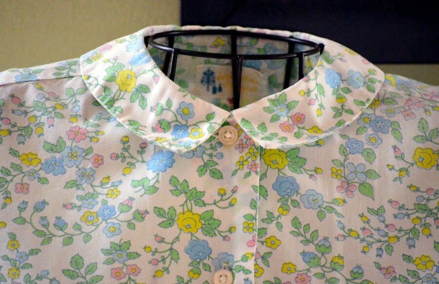 Vintage Green, Blue, Pink and White Retro Floral Peter Pan Collar Blouse Medium - 1960s