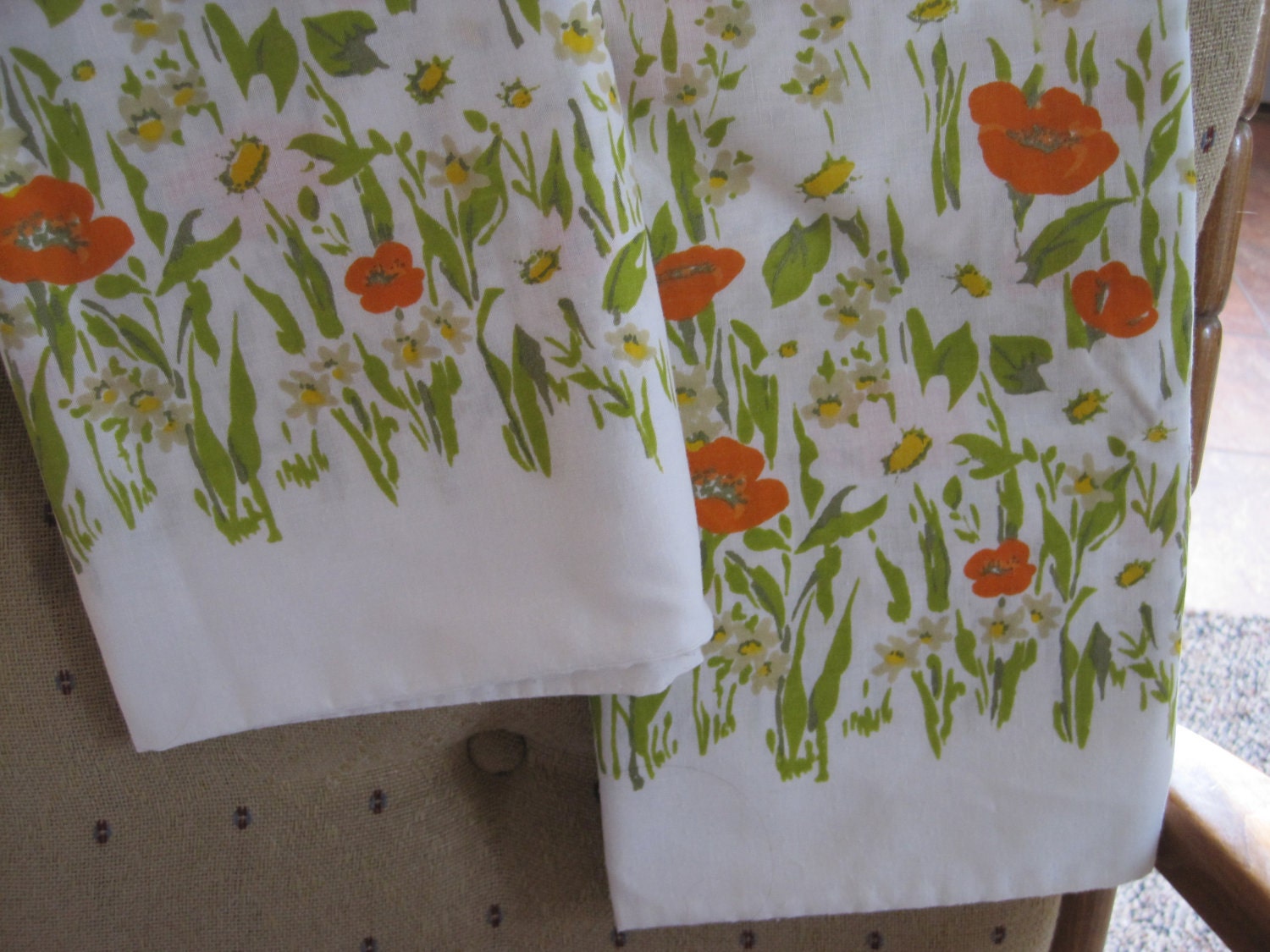 Two vintage daisy pillowcases