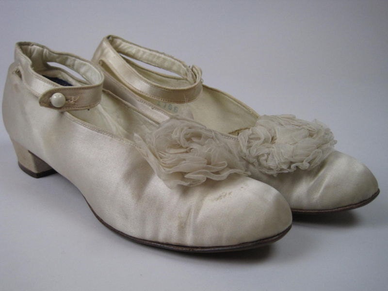 Vintage ANTIQUE WEDDING Shoes Cream Silk Satin Heels Teens 1910s 1920s 5B Chiffon Rosette Button Sides Detroit Michigan R.H. Fyfe & Company