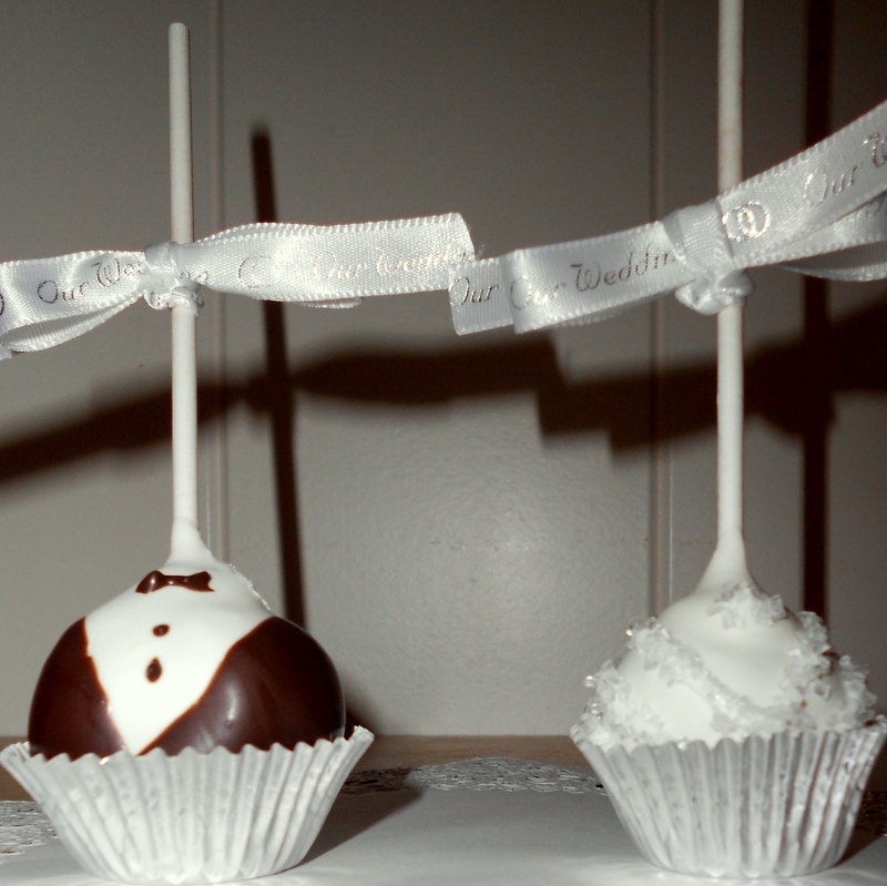 Cake pops - bride and groom - Balls of Cake - Wedding Favors -Chocolate favors