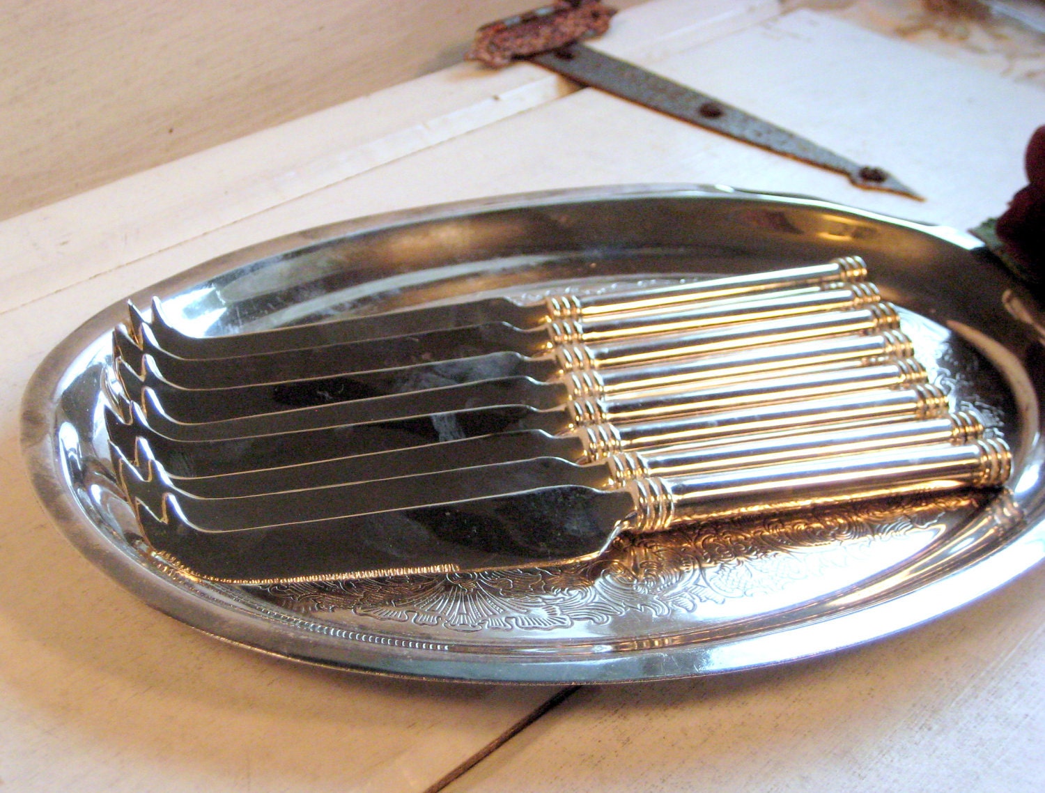 Vintage Silver plate cheese or steak knives, set of 8 knives, Shabby decor, aged patina, Silver plate, 7 inches long