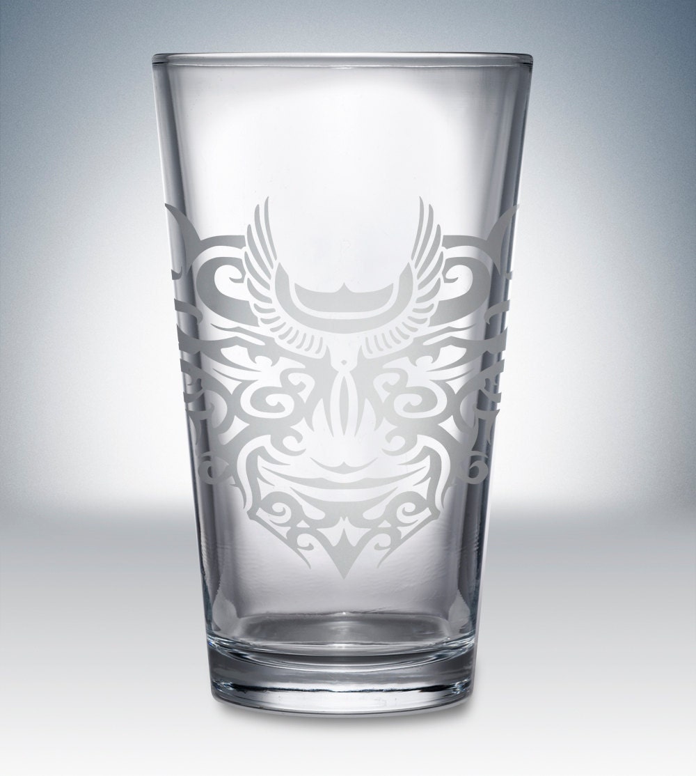 Assassin's Creed - Desmond's Tattoo Logo Pint Glass