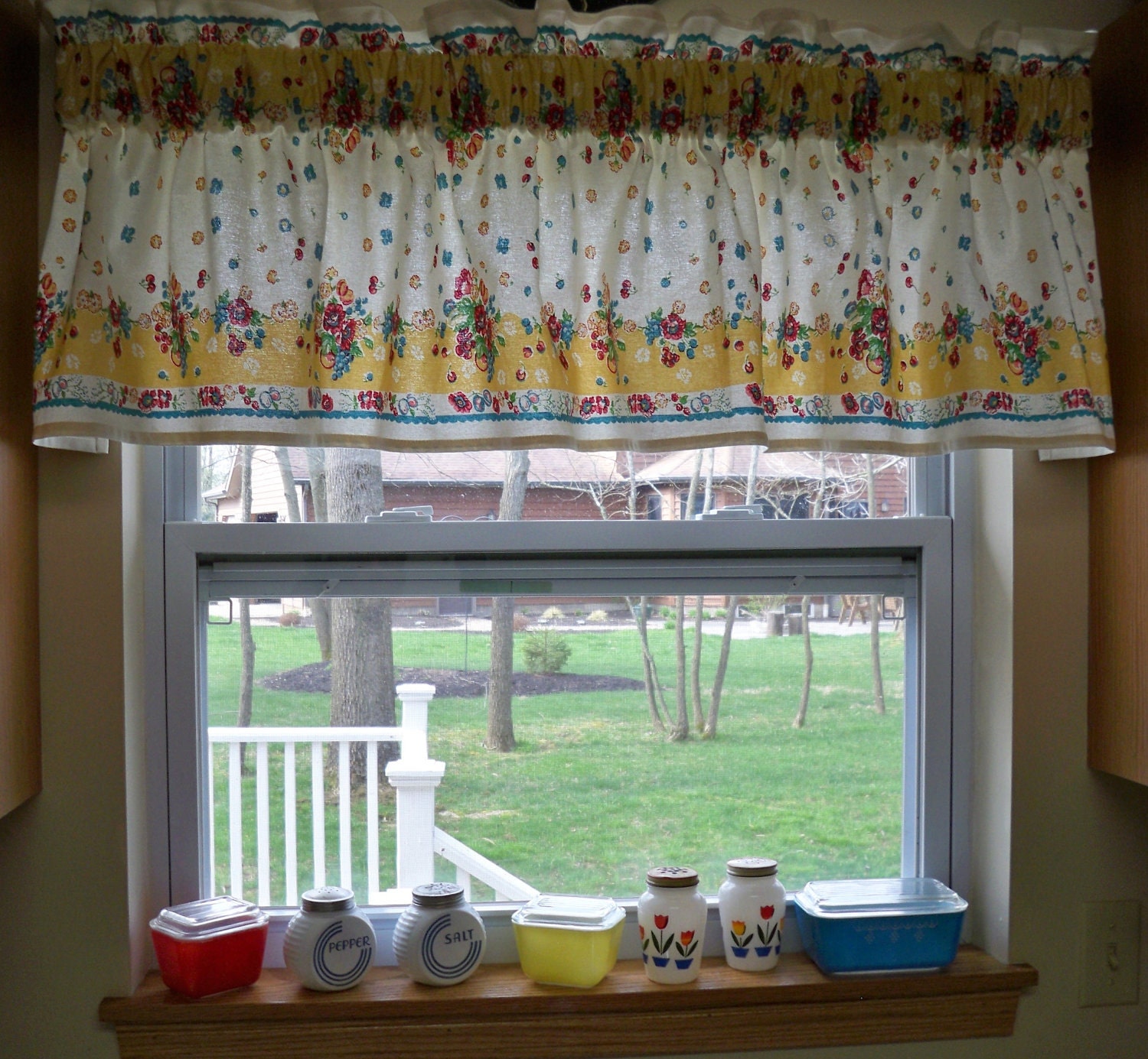 Kitschy Kitchen Vintage 50s Window Valance Cherries by danlyn3085