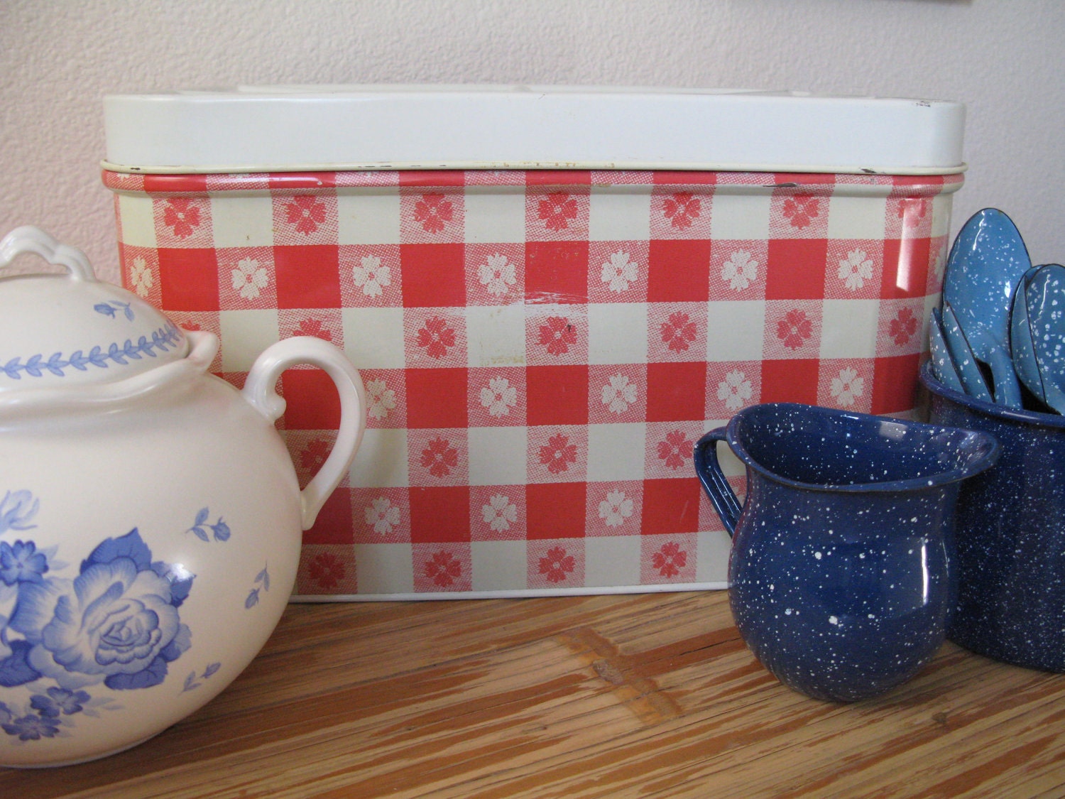 Vintage Tin Metal Storage Bread Box Bin