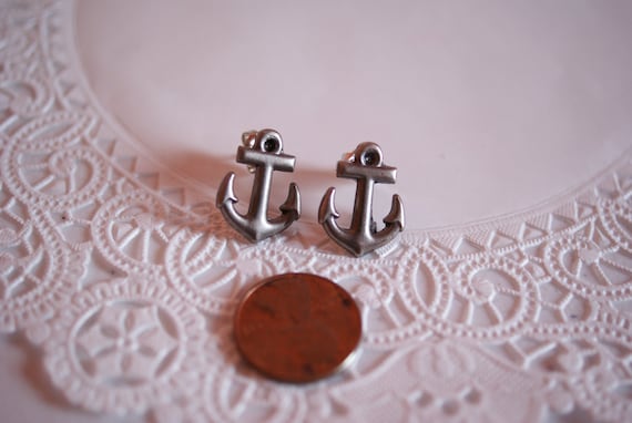Anchor earrings