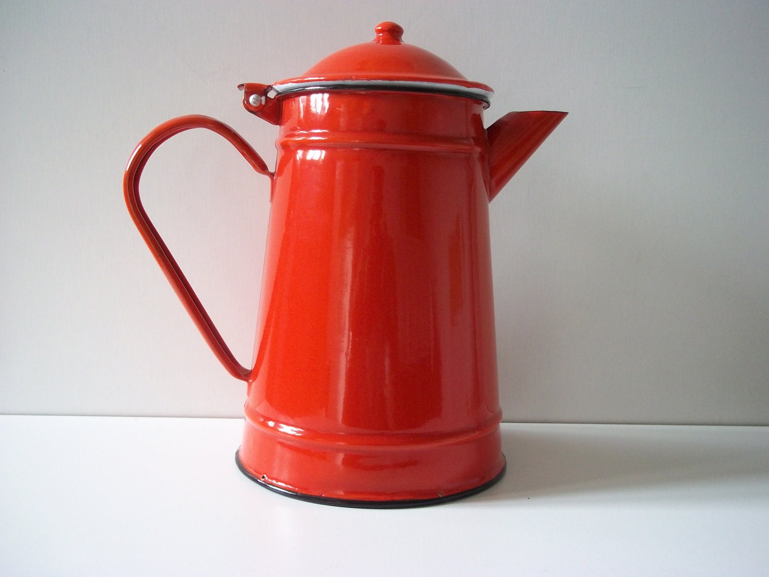 Beautiful Vintage RED TEA pot - Retro home decor or kitchen decor- Camping implement-