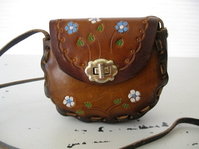 vintage. TOOLED. flower. LEATHER. 1970s. PURSE. brown.