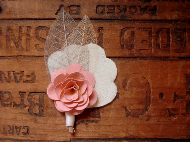 Romantic Boutonniere in pink and grey