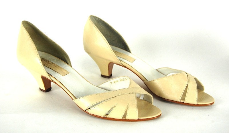 Womens Vintage Brazilian Cream Peep Toe Sandals US 8, EU 39