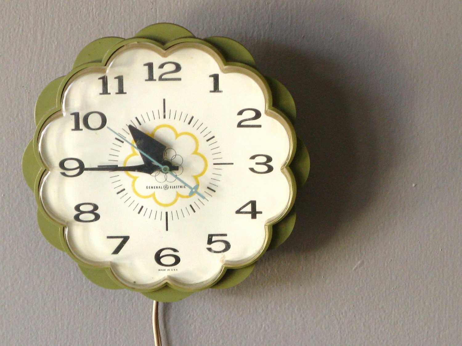 Mid Century General Electric Wall Clock Kitchen Mod Flower