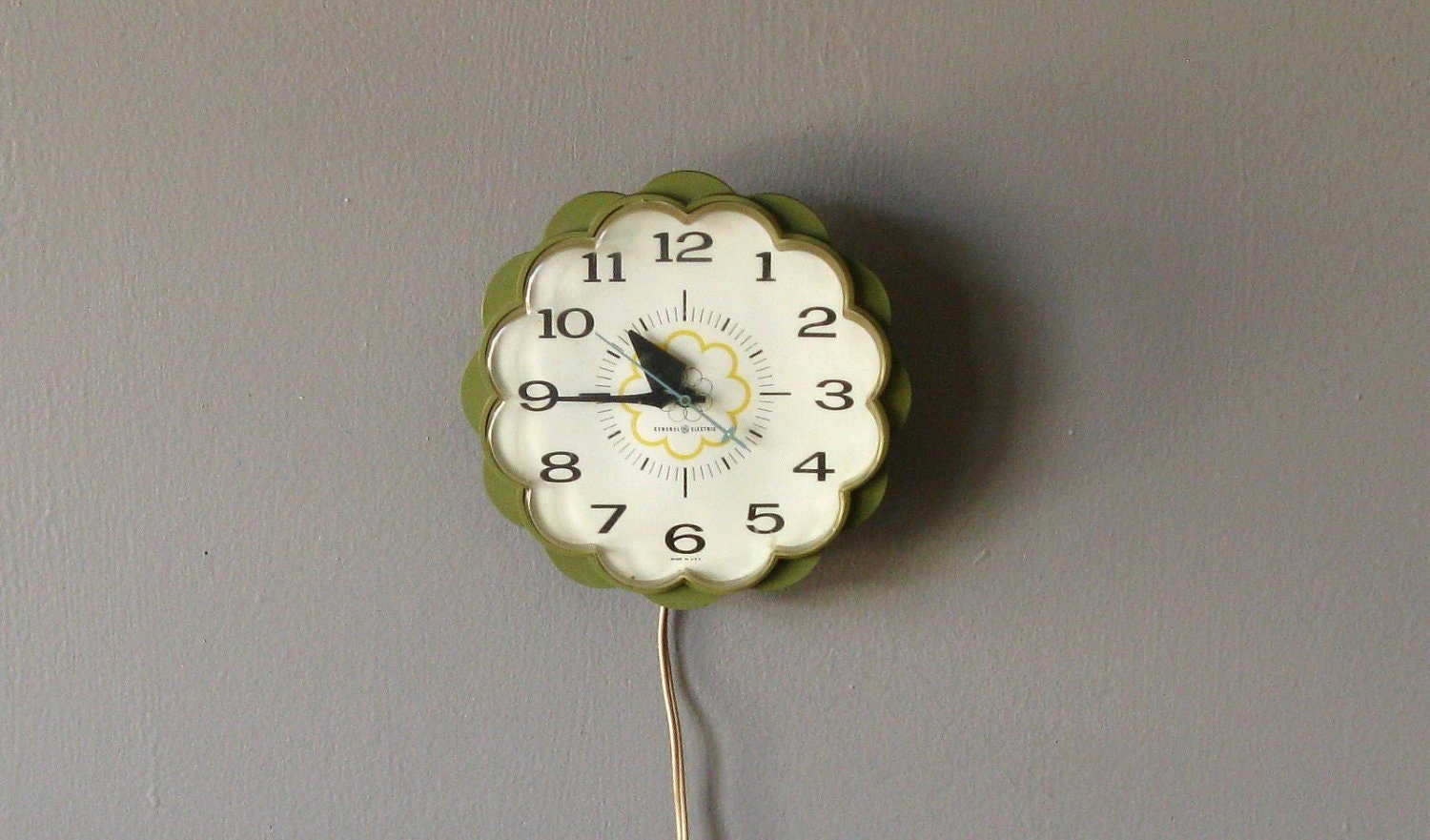 Mid Century General Electric Wall Clock Kitchen Mod Flower