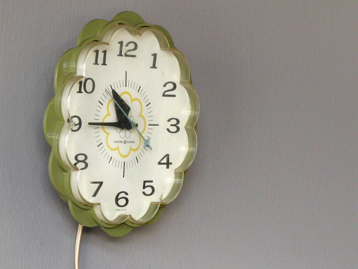 Mid Century General Electric Wall Clock Kitchen Mod Flower