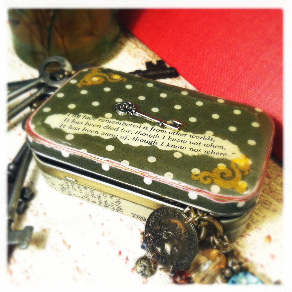ALTERED ALTOIDS TIN - Thy Face Remembered
