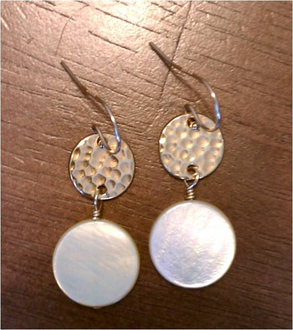 Pretty, Simple, Round Irridescent Mother of Pearl Shells and Hammered Gold Circle Link Drop Earrings