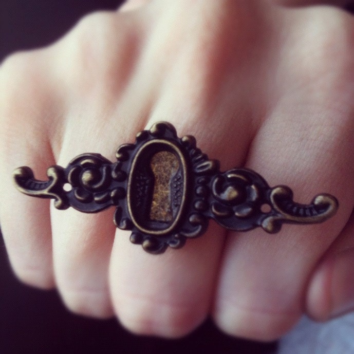 Keyhole Ring