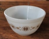 Pyrex Town and Country Brown on White 1 1/2 Pint Mixing Bowl