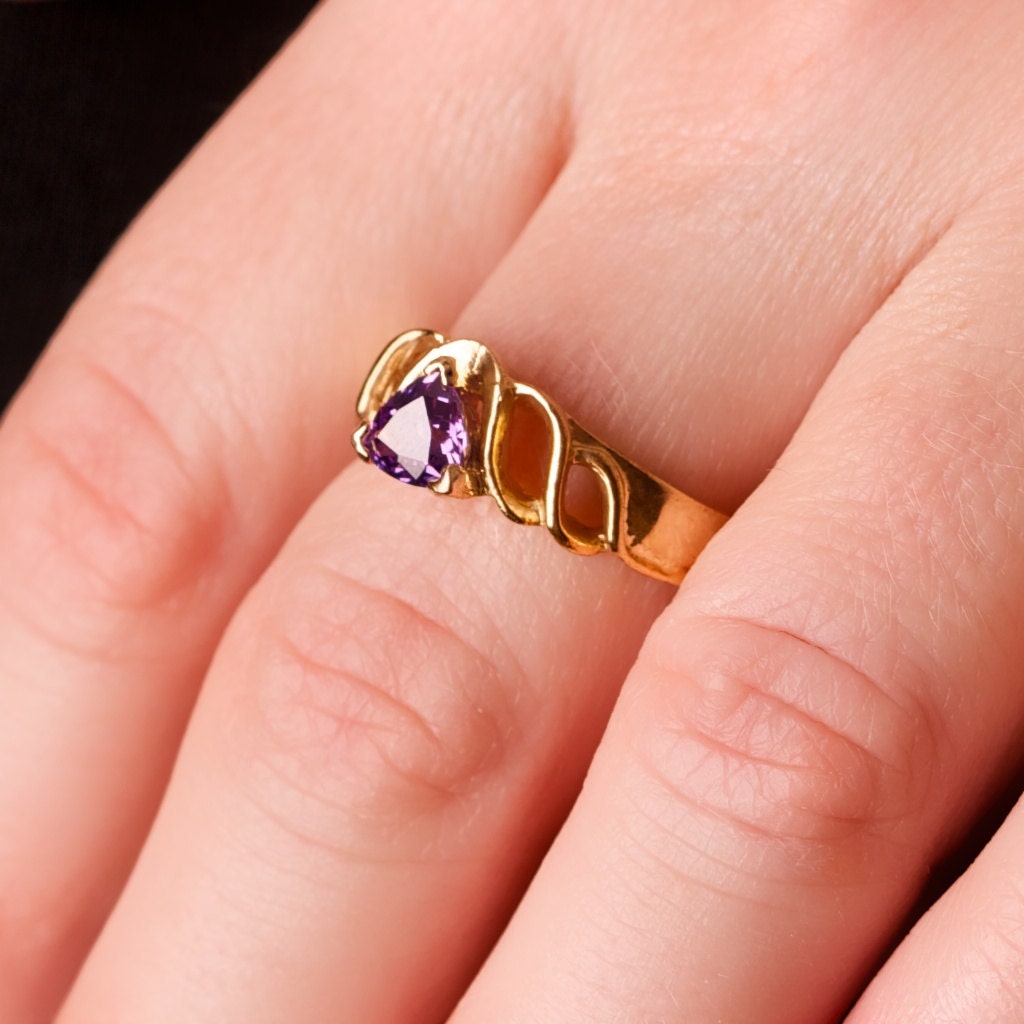 Ring Gold Tone Purple Gem Stone Size 9