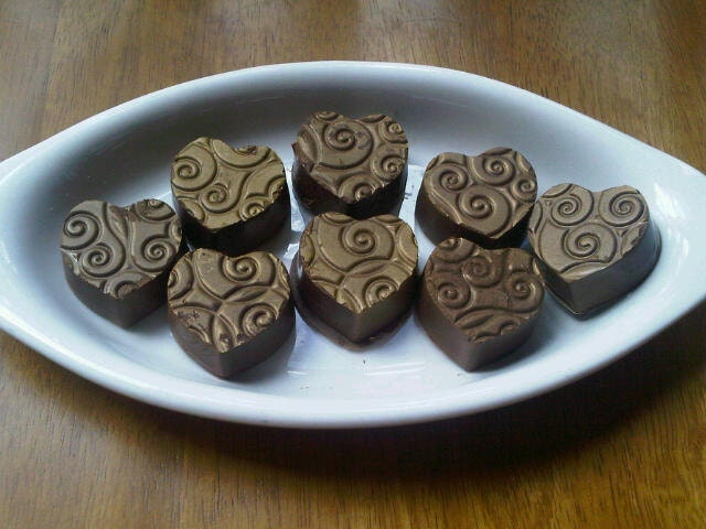 CHOCOLATE HEART TRUFFLES - Fresh & Delicious filled chocolate hearts, your choice of cream/filling - Quantity 6 pieces.