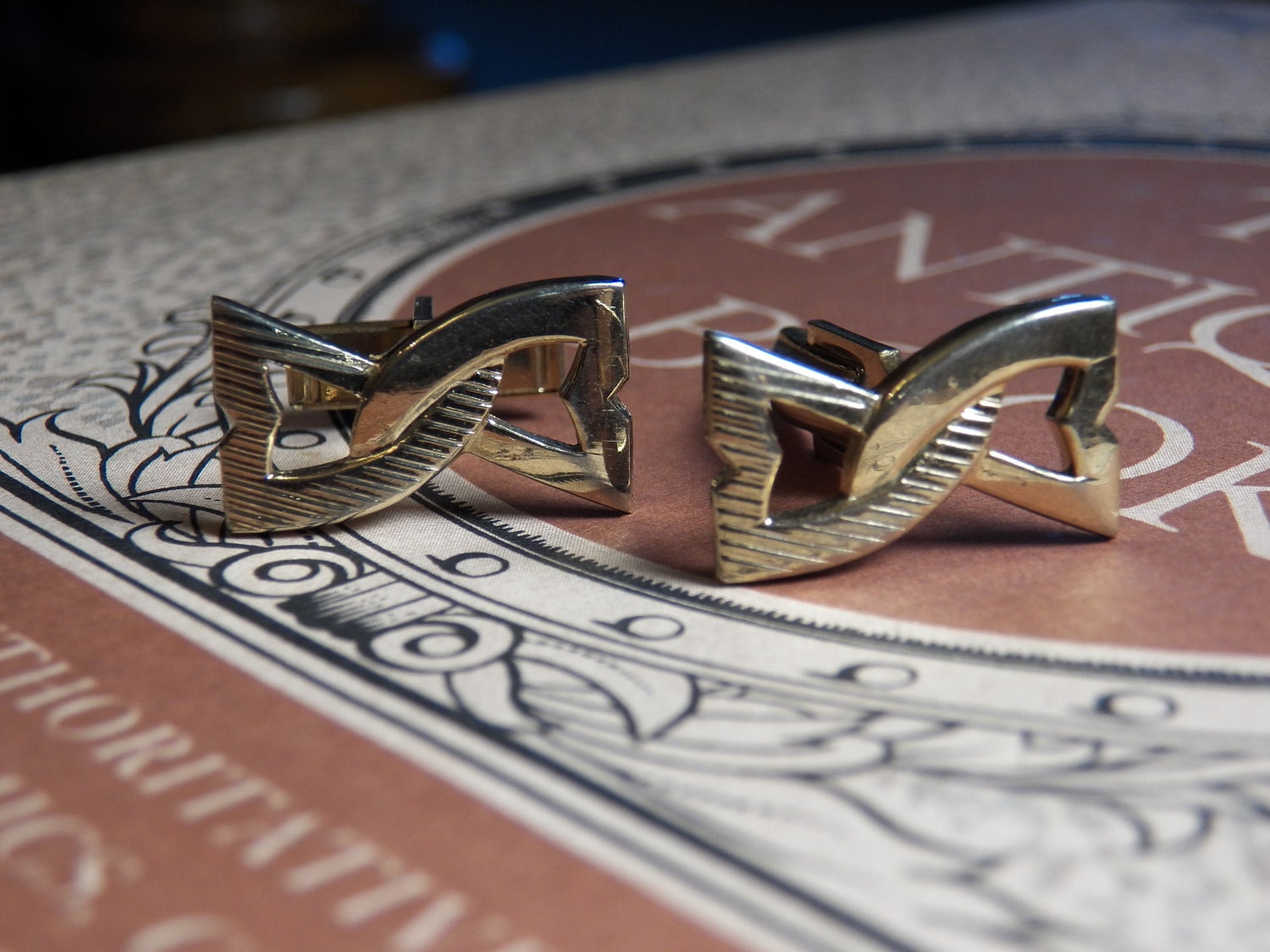 Classic Mens Gold Cufflinks - Mans Retro Vintage Jewelry Accessory-Gift-Menswear-Gifts for Him