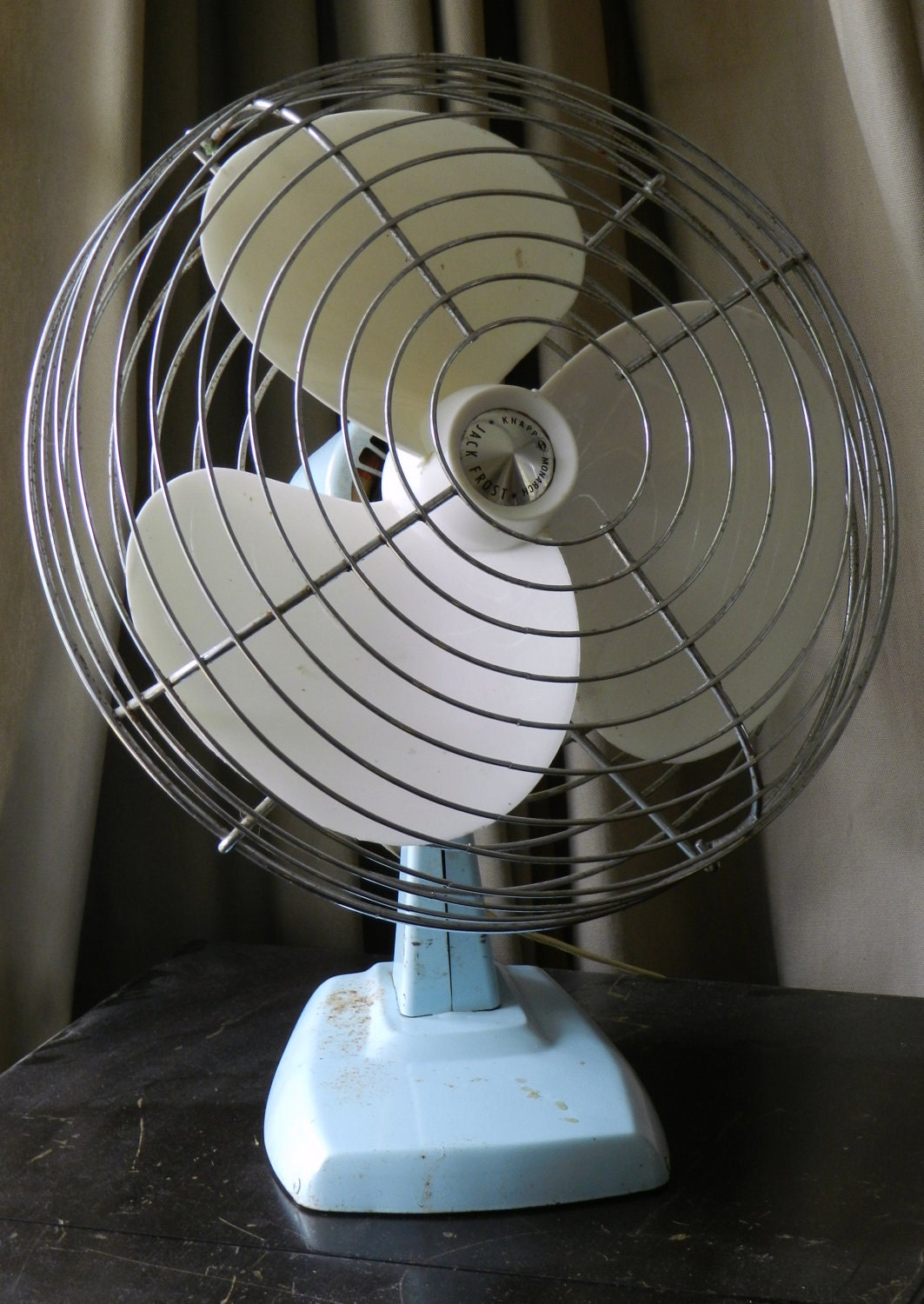Vintage Rotating Electric Fan Knapp by