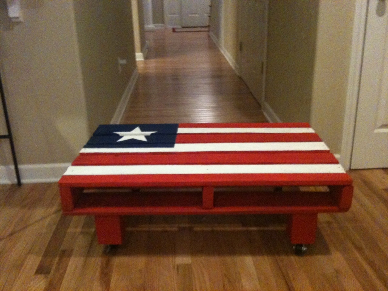 Items similar to Hand painted pallet table on Etsy