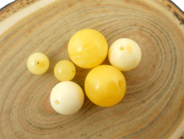 Natural Baltic Amber polished round beads - 6 pcs - Yellow - butter