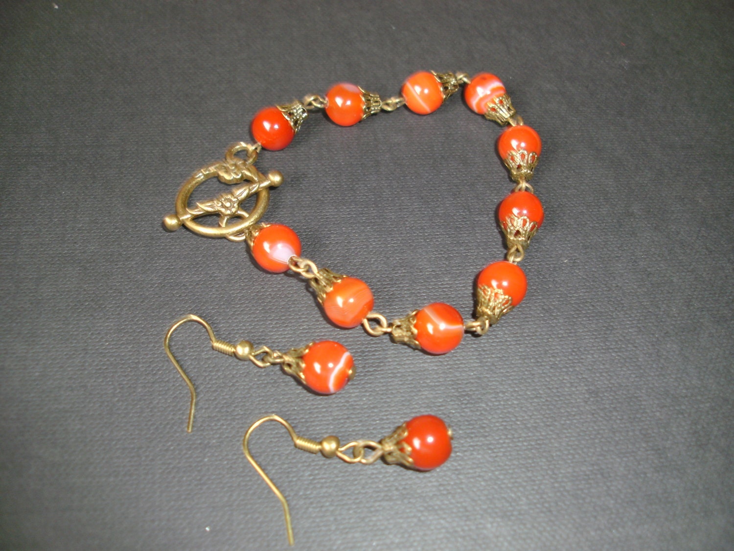 Natural Red Stripe Agate Onyx Gemstone Earring Bracelet Set Bronze Bead Caps UK Handmade Antique Bronze Flower Toggle Clasp Hooks Findings