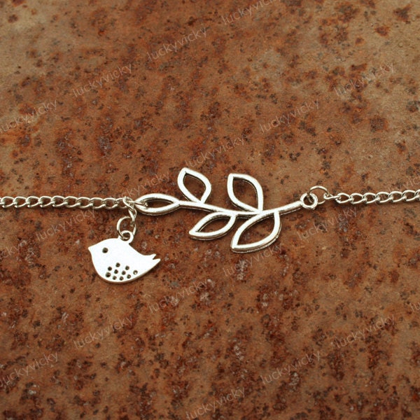 Vintage bird bracelet with leaves pedant - Antique bronze bird charm bracelet