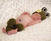 Frog Hat and Leg Warmers
