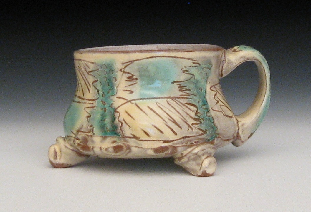 tri-footed patchy textured mug