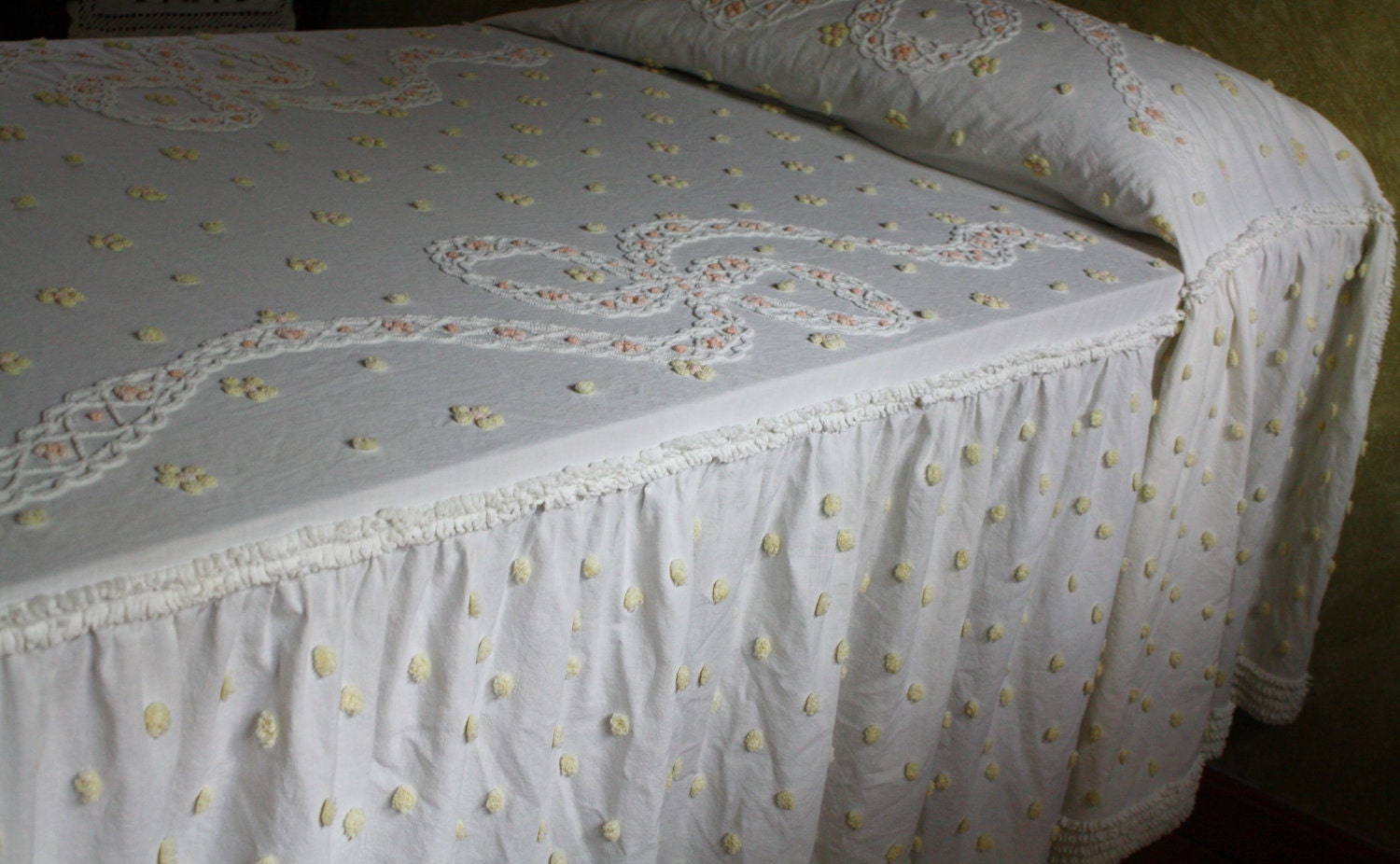 SUMMER SALE...Ret-Rac Vintage Chenille Bedspread...Twin Size..Ivory/Yellow