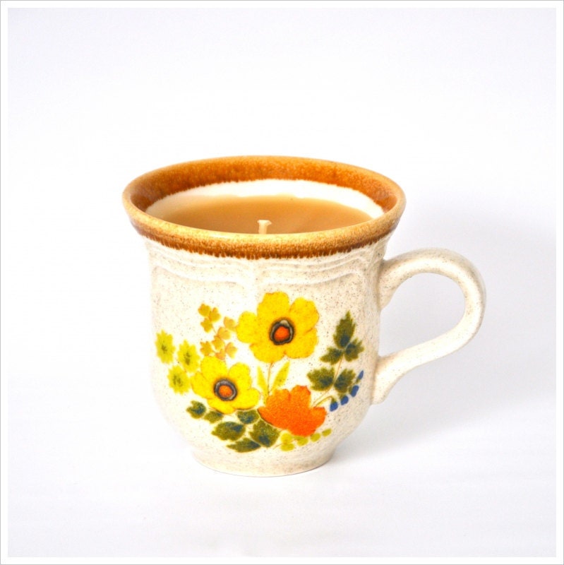 100% Pure Beeswax Candle, 1970's Speckled Floral Teacup