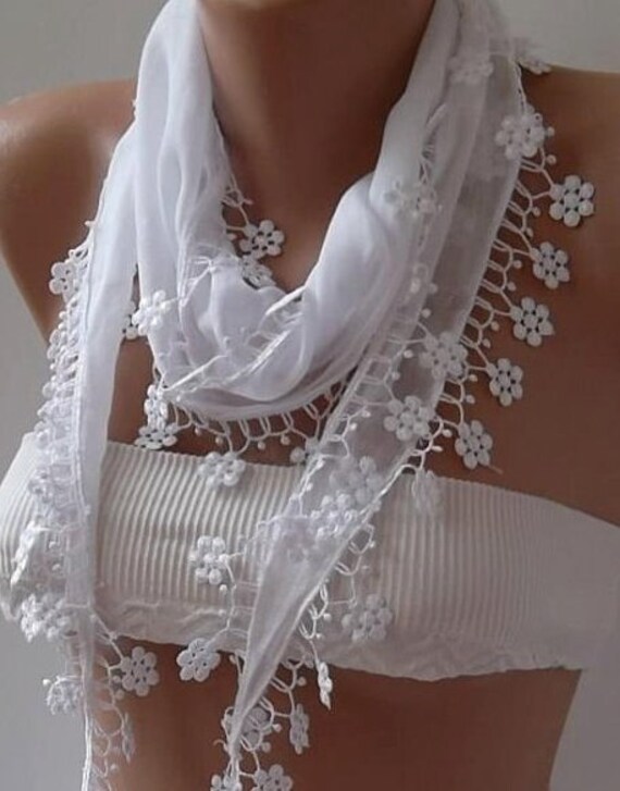 White and Elegance Shawl with Lace Edge