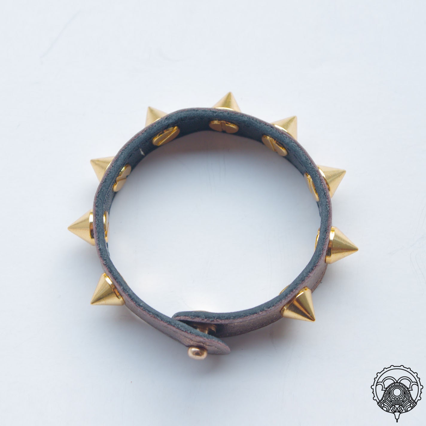 Shiny bronze leather spiked bracelet