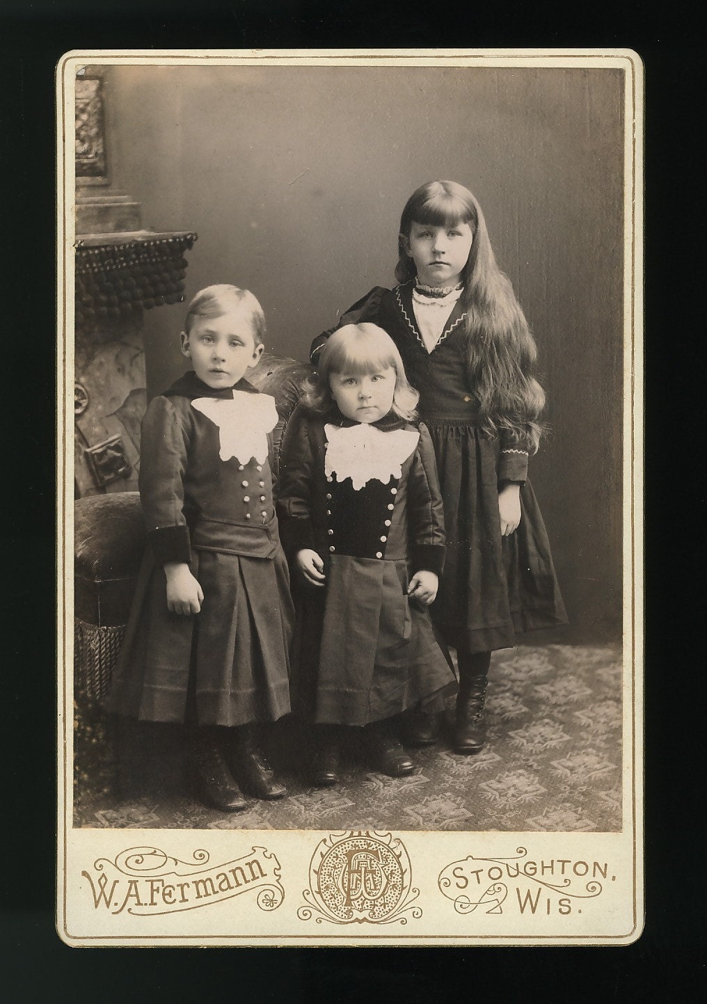 Victorian Cabinet Photo, 1800s: Three Young Siblings, Small Girl Shrugs or Poked by Big Sister, Stoughton, Wisconsin. W.A. Fermann