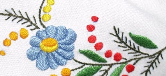 Oval embroidered tablecloths with Hungarian motifs