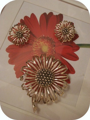 reserve for amy...Signed SARAH COVENTRY -Vintage 3PC.Silver -tone Sunflower Earring & Brooch Set
