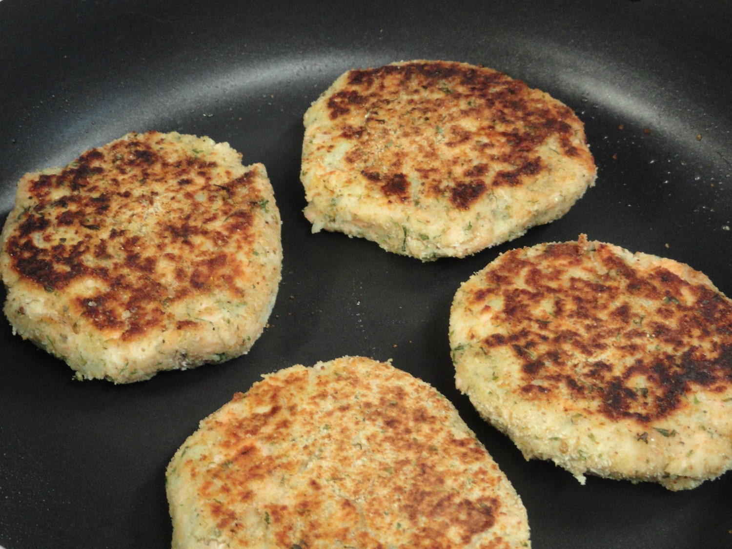 Homemade fishcakes - fishcake recipe - salmon fishcakes - pdf recipes - English food - fish cake recipe - email recipes - pdf recipes