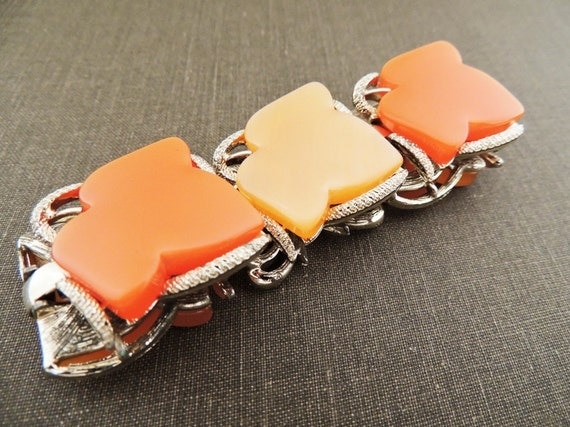 1960s lucite large leaf orange bracelet. SMOLDERING HUES.