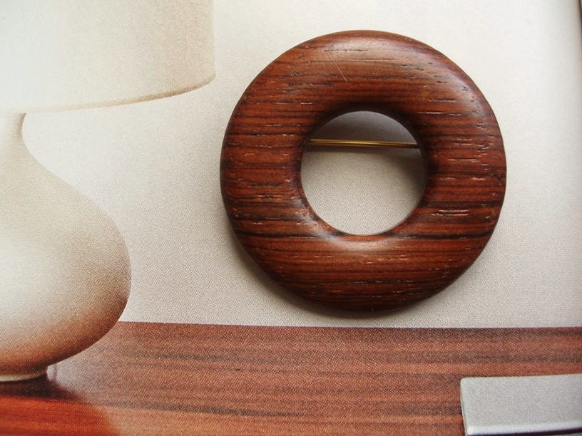 vintage wooden brooch pin.