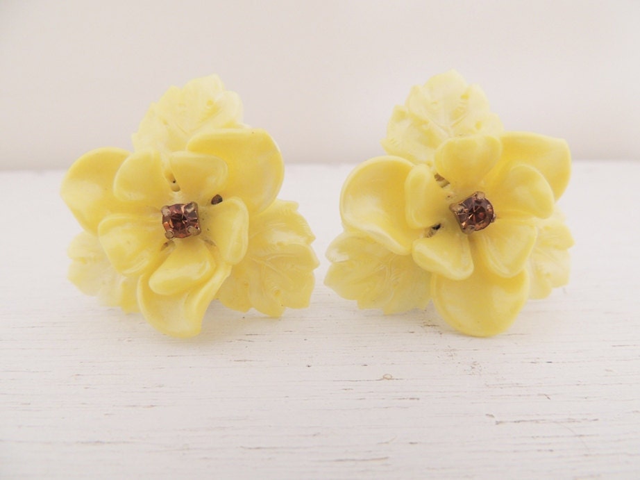 1950s west germany clip on earrings. A HUMMINGBIRD TREAT.
