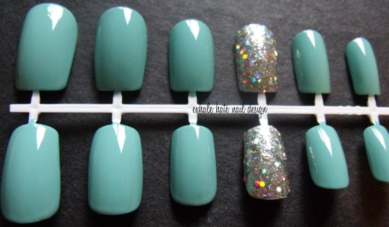 Tiffany Blue with Holographic Glitter Accent False Nail Set