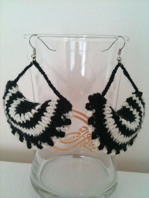 FREE SHiPPiNG Black and white  Ruffled Edge Crochet Earring,Lace Fashion
