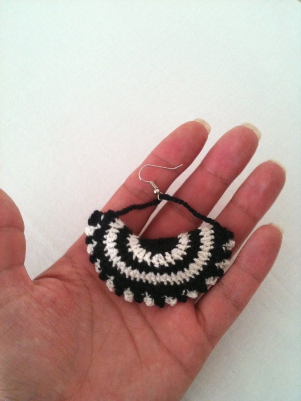 FREE SHiPPiNG Black and white  Ruffled Edge Crochet Earring,Lace Fashion