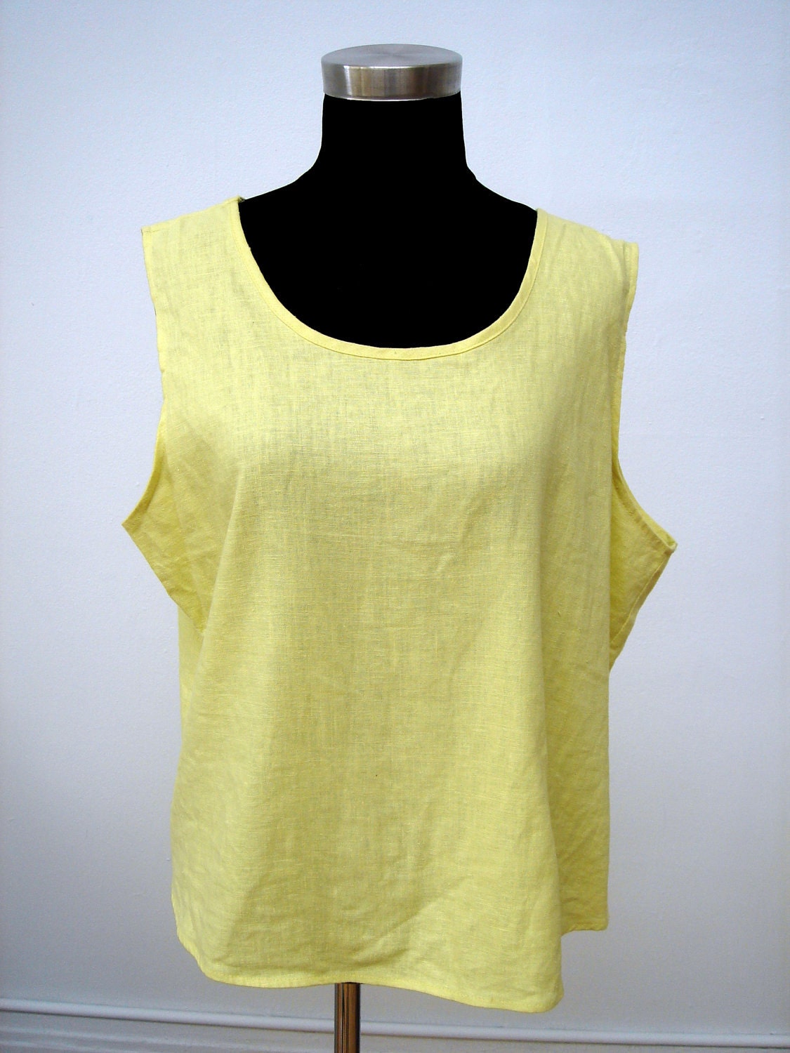 Vintage 80s // pastel yellow linen tank top // size small medium large