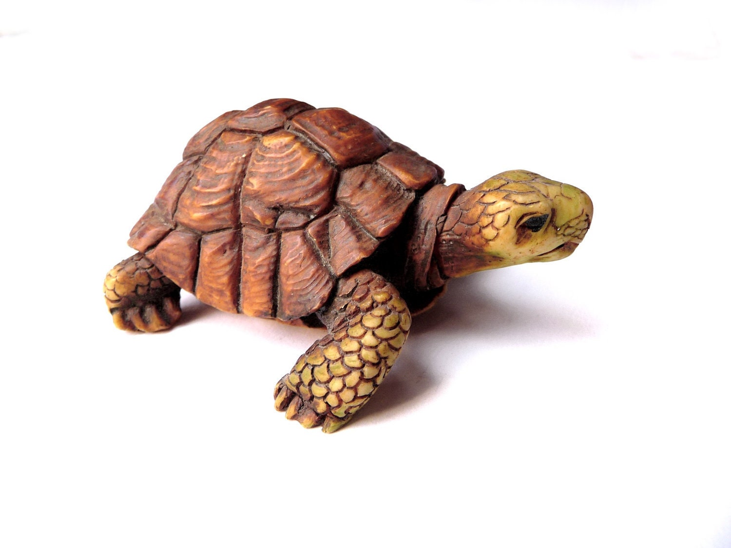 Vintage 1980s tortoise resin figurine, made in Italy  - retro collectible, hand painted