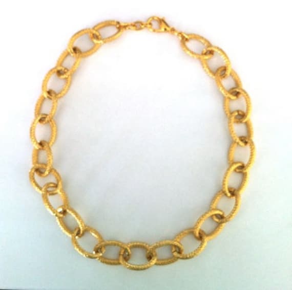 JANE: Sweet and Simple Etched Gold Chain Necklace