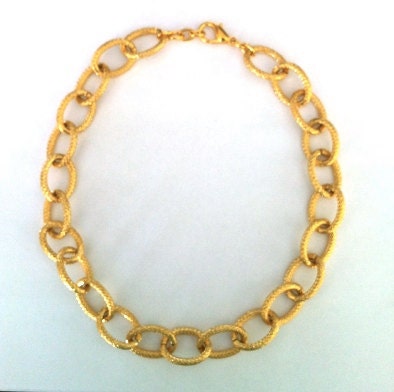 JANE: Sweet and Simple Etched Gold Chain Necklace