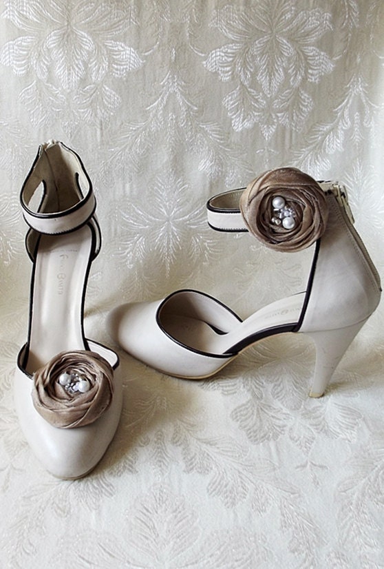Beige Chiffon Roses Shoe Clips
