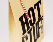 Geschenktüte - HOT STUFF - handbedruckte Geschenkverpackung mit witziger Typo